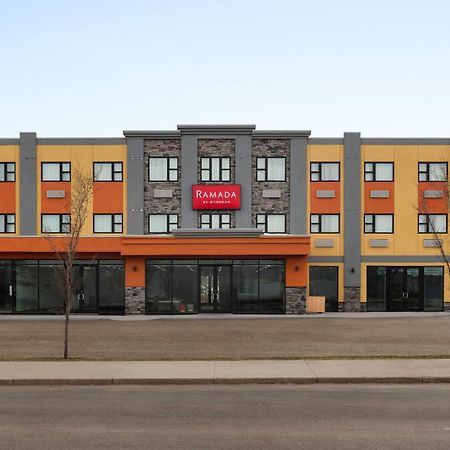 Ramada By Wyndham West Edmonton Hotel & Suites Bagian luar foto