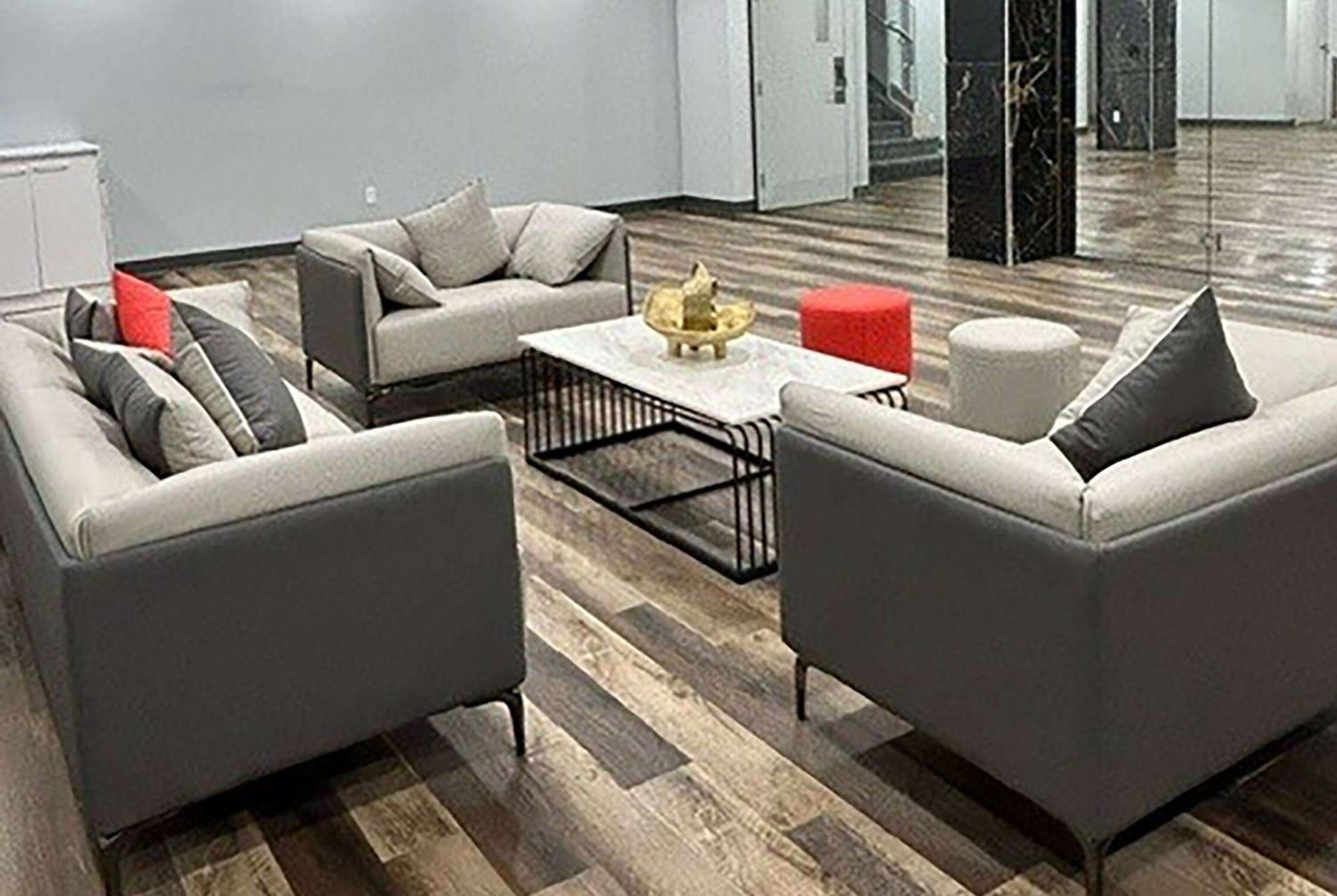 Ramada By Wyndham West Edmonton Hotel & Suites Bagian luar foto