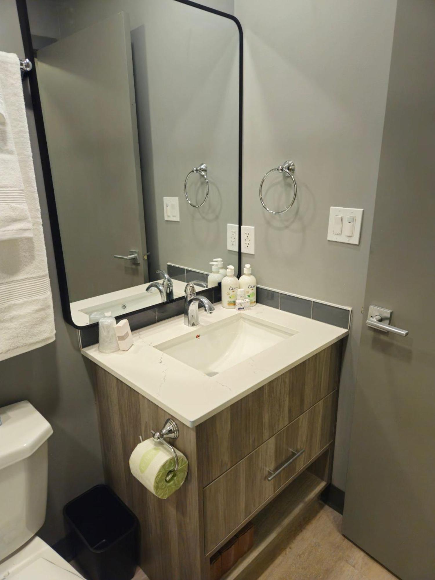 Ramada By Wyndham West Edmonton Hotel & Suites Bagian luar foto