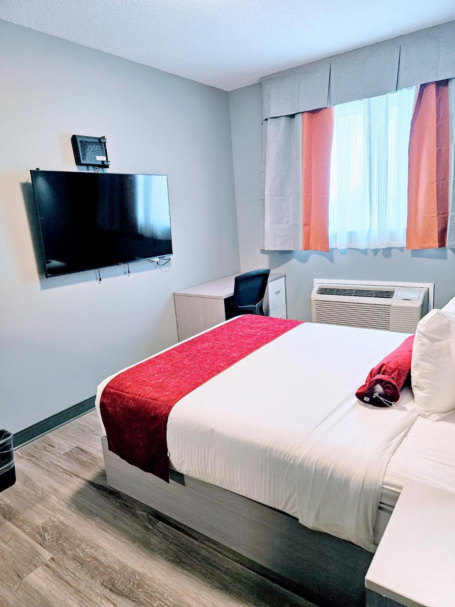 Ramada By Wyndham West Edmonton Hotel & Suites Bagian luar foto