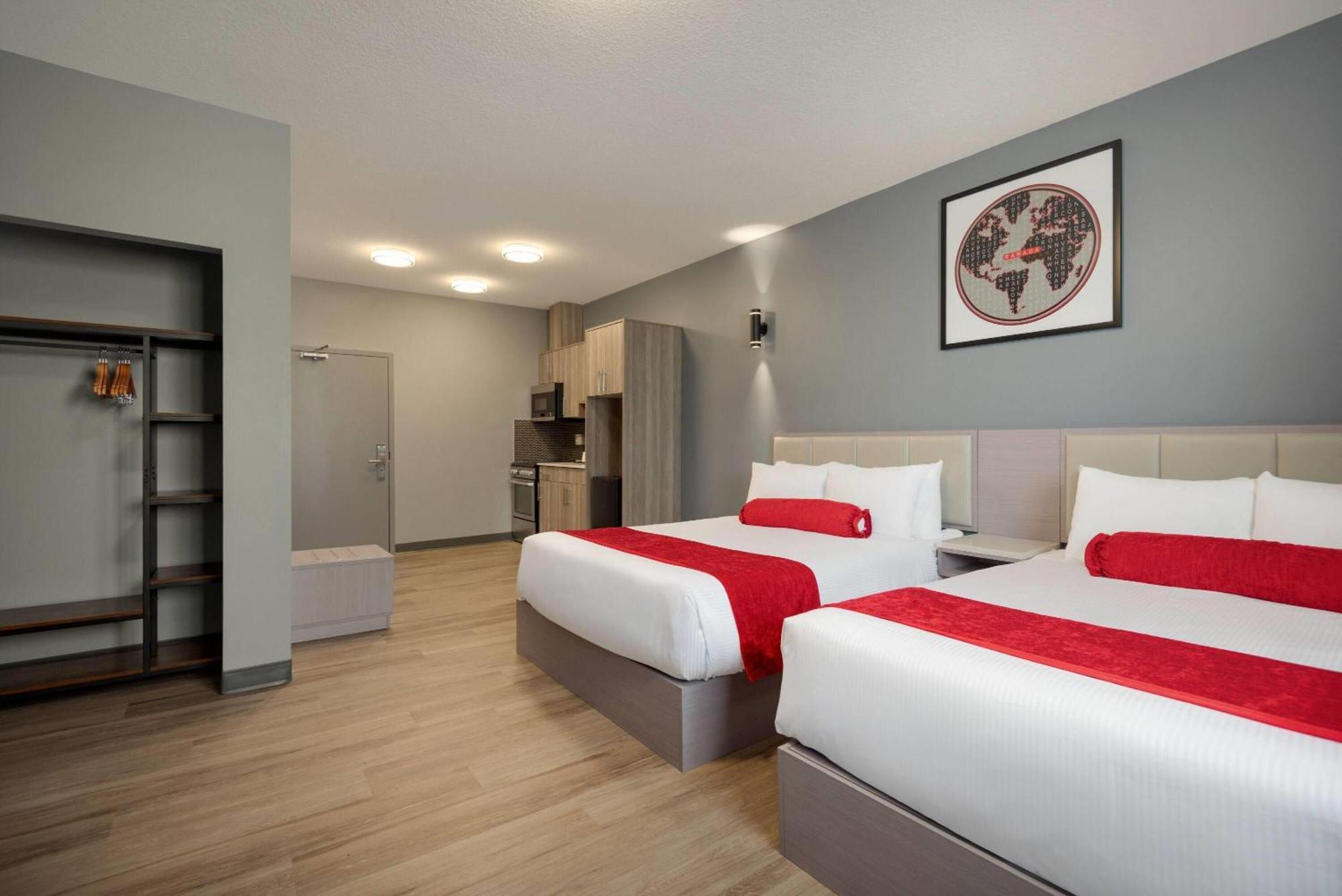 Ramada By Wyndham West Edmonton Hotel & Suites Bagian luar foto