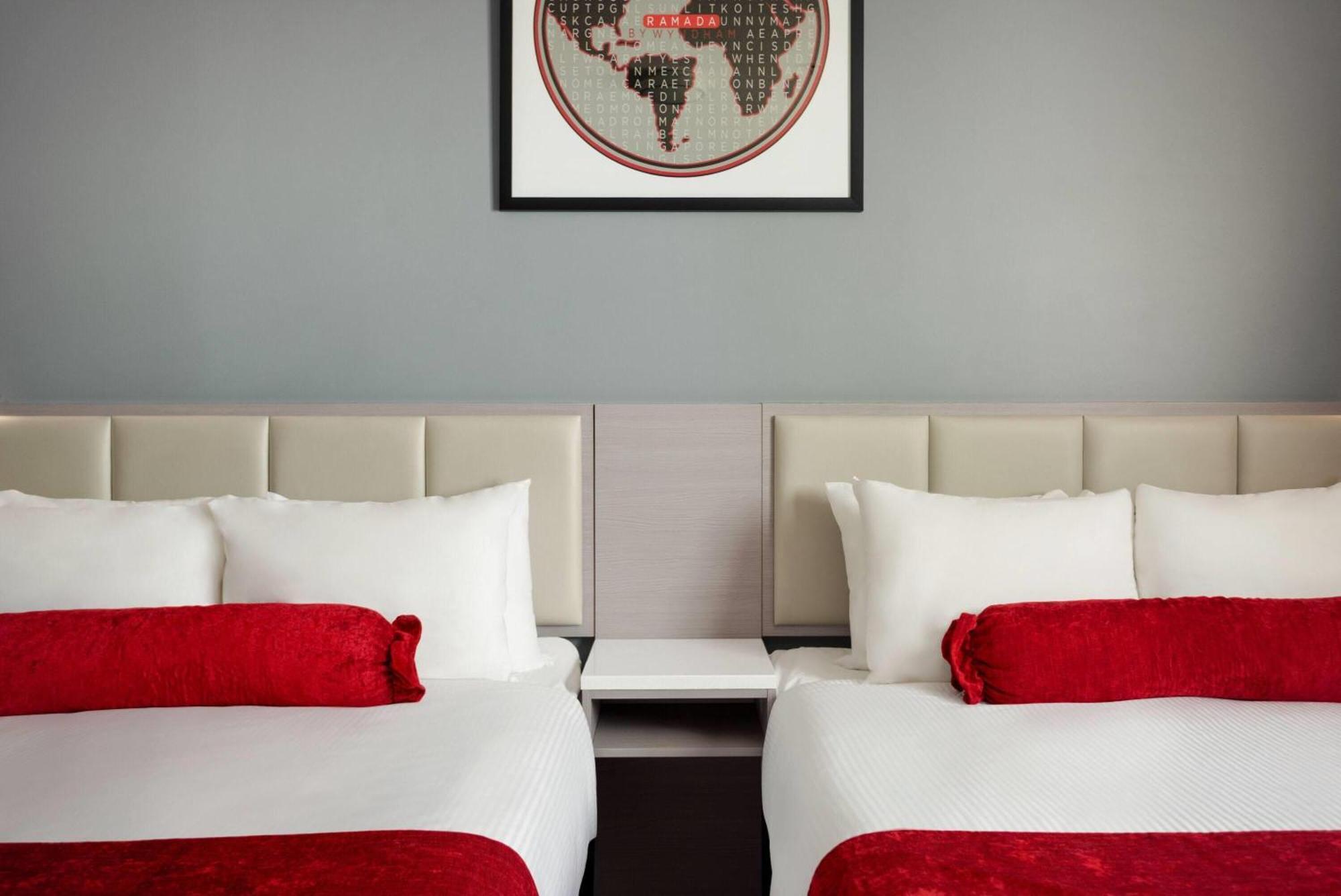 Ramada By Wyndham West Edmonton Hotel & Suites Bagian luar foto