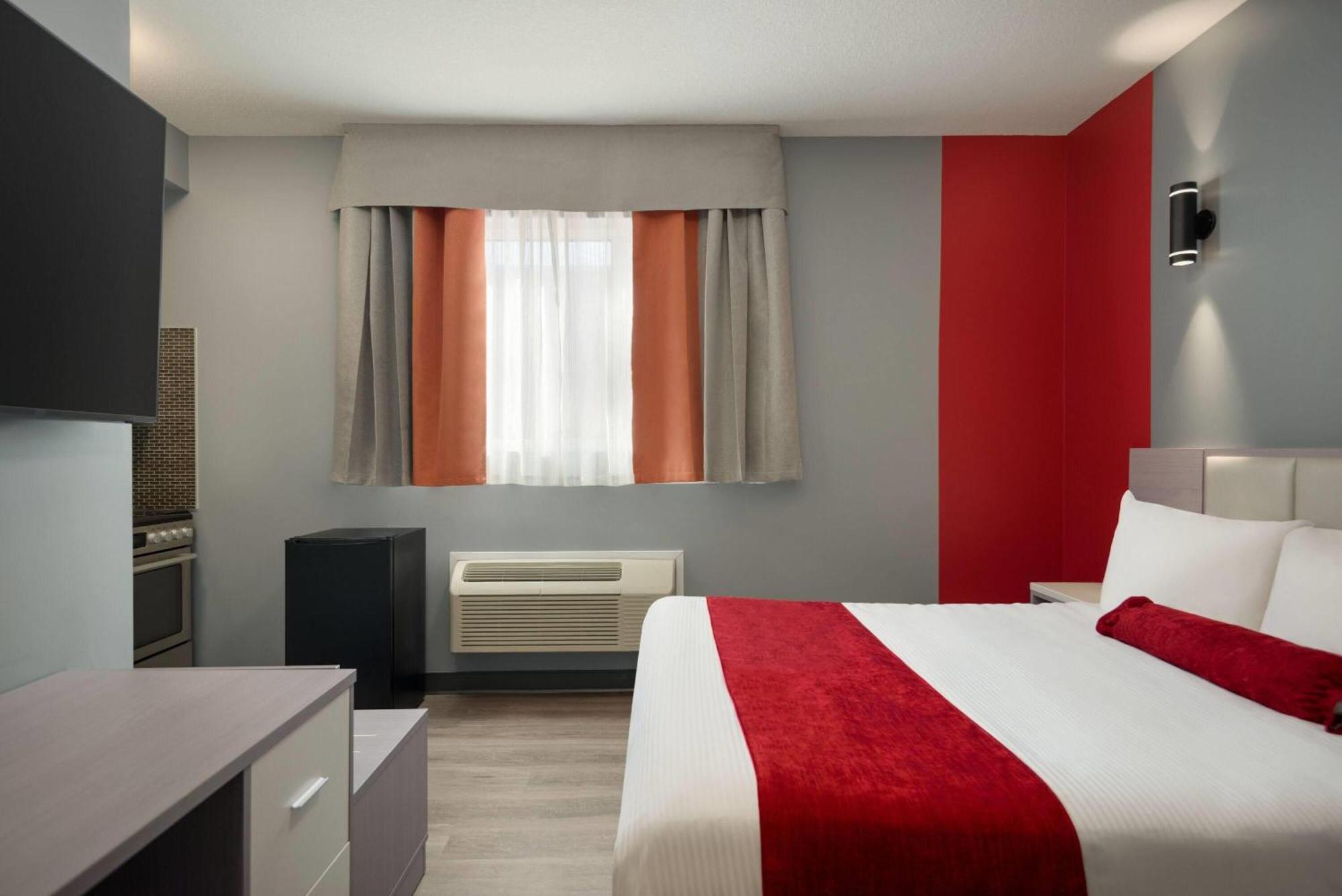 Ramada By Wyndham West Edmonton Hotel & Suites Bagian luar foto