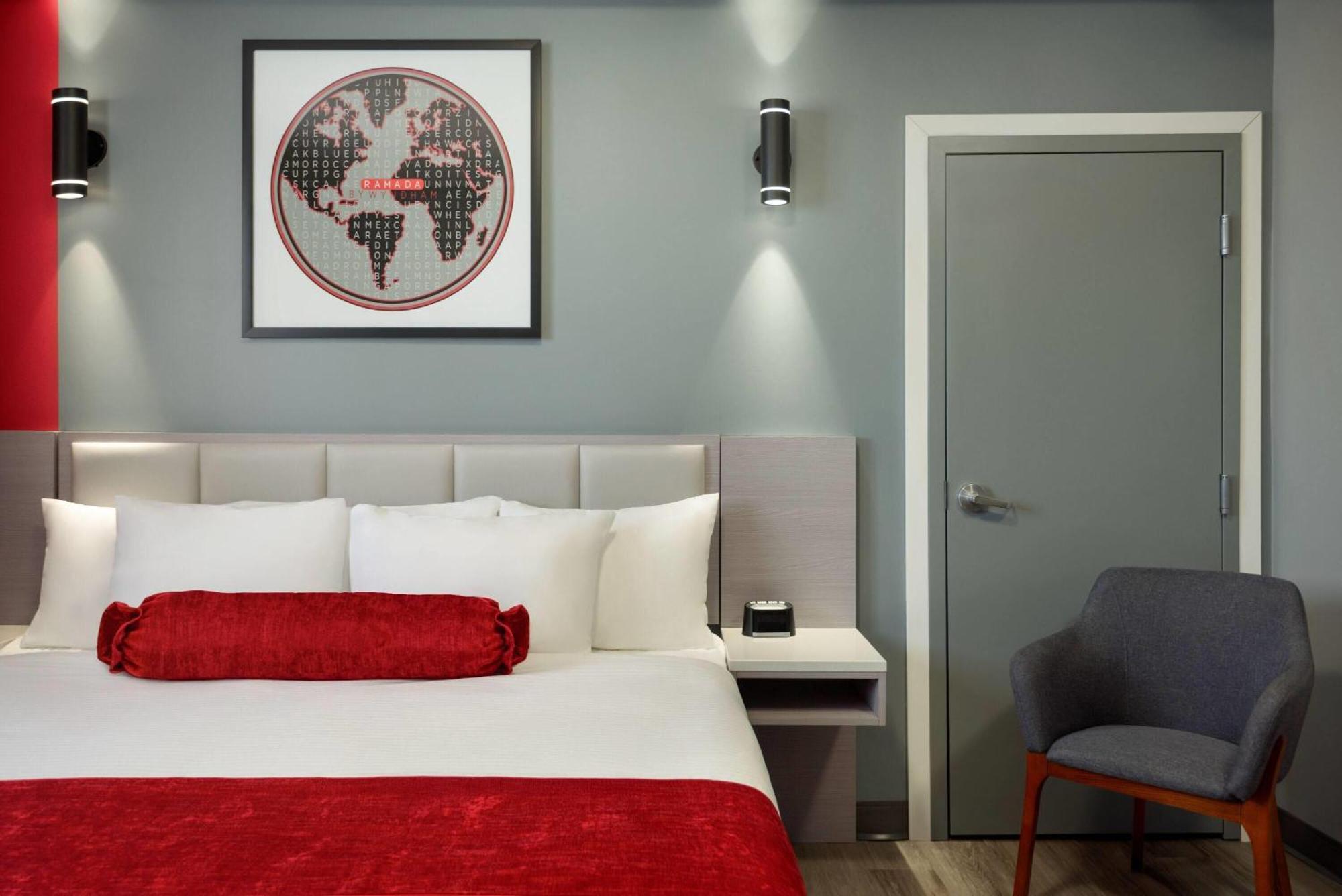 Ramada By Wyndham West Edmonton Hotel & Suites Bagian luar foto