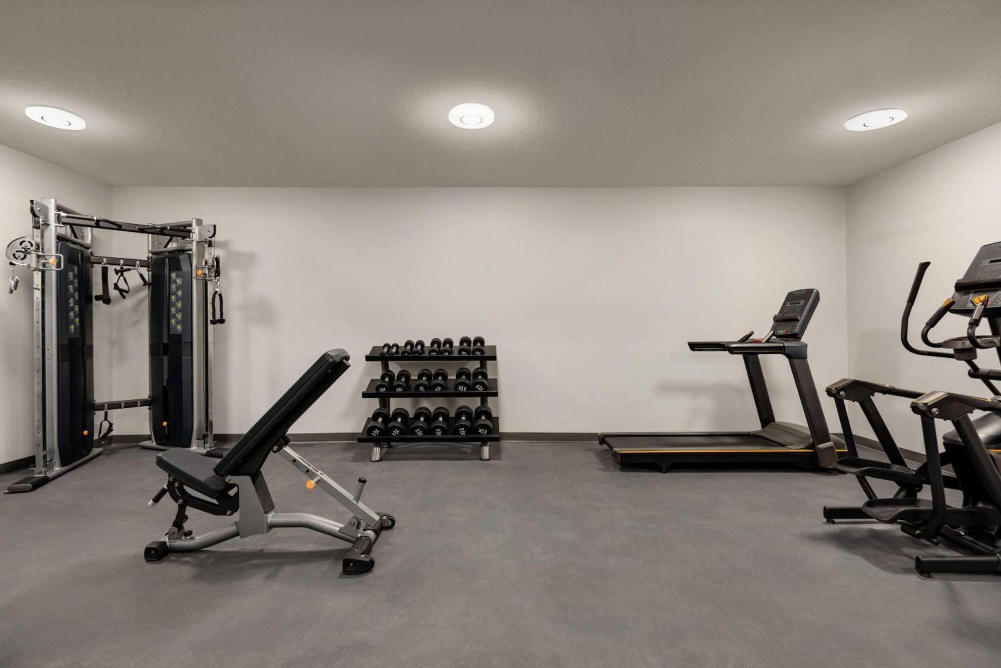 Ramada By Wyndham West Edmonton Hotel & Suites Bagian luar foto
