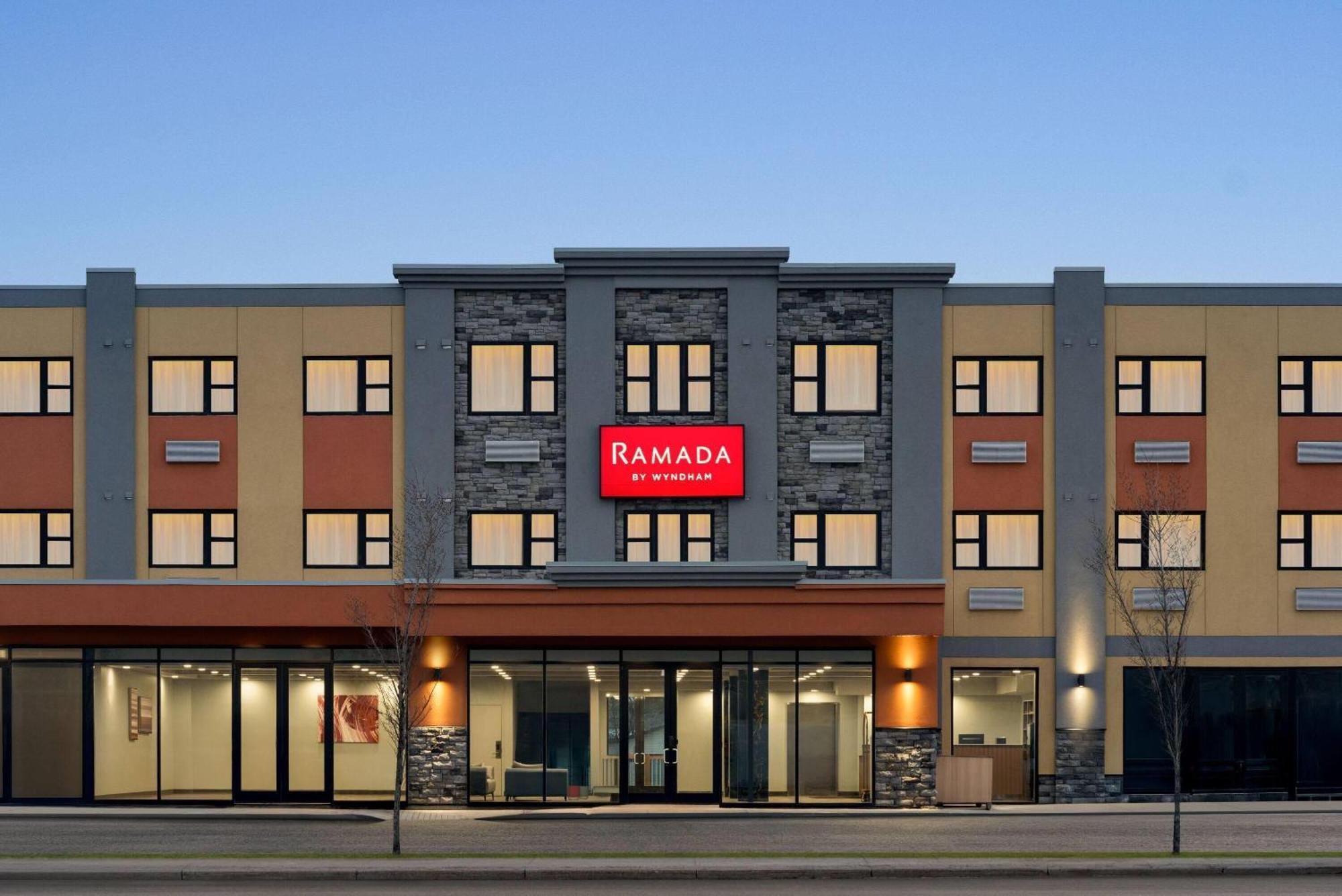 Ramada By Wyndham West Edmonton Hotel & Suites Bagian luar foto